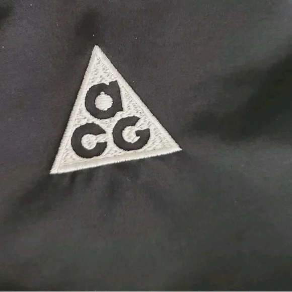 Nike ACG MED Skull Peak Reversible Vest Black Purple - Picture 7 of 16